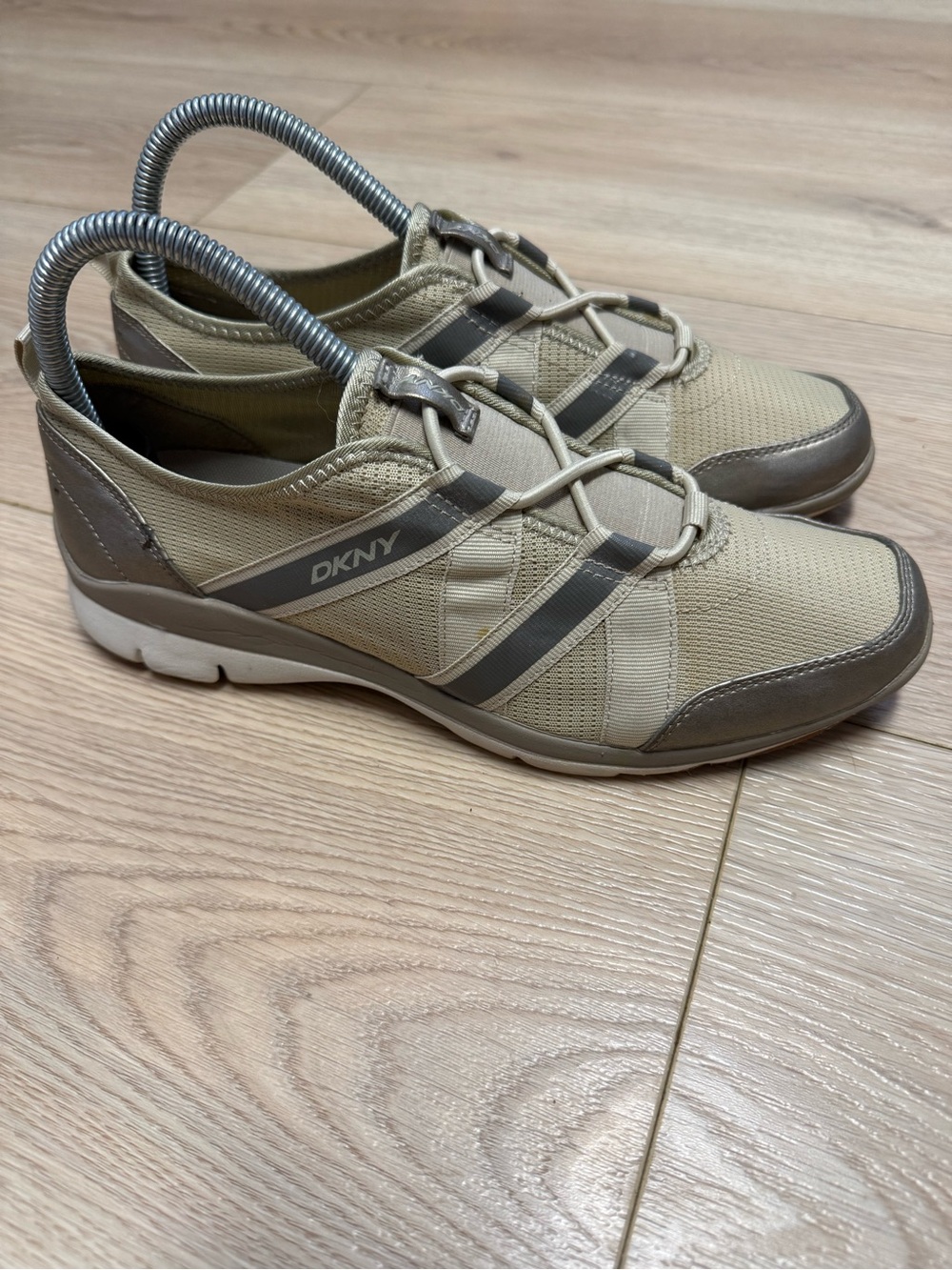 DKNY Beige Taupe Slip-On Athletic Sneakers Women’s Size 8